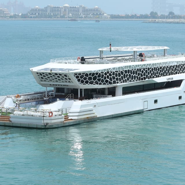 dubai-marina-lotus-megayacht-dinner-cruise_1